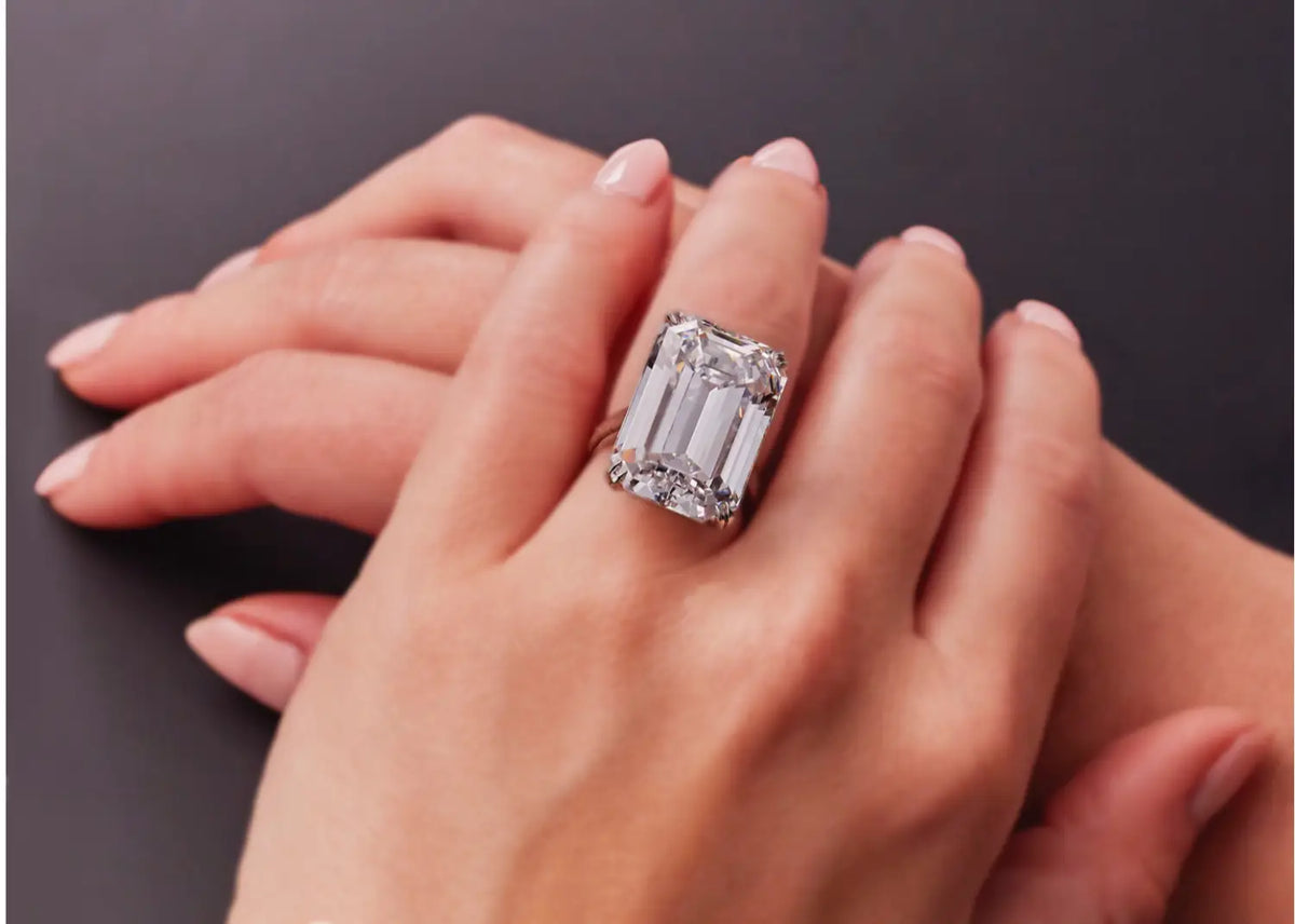 Christie’s Sets Record for Jewel Sold in Online Auction-Jogani